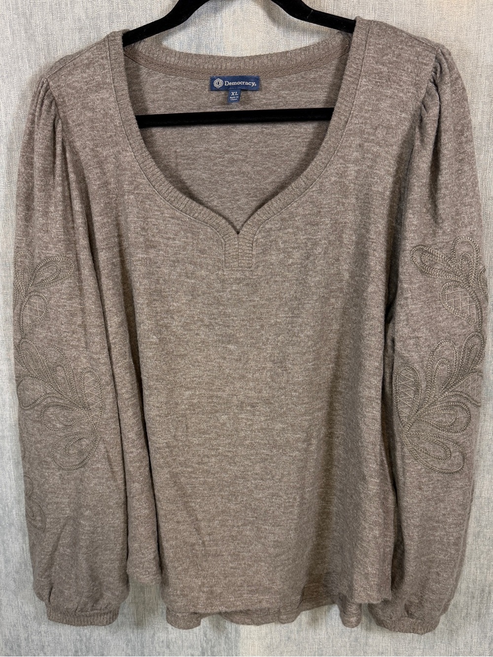Democracy XL Taupe Gray V-Neck Top Embroidered Boho Eclectic Sleeves